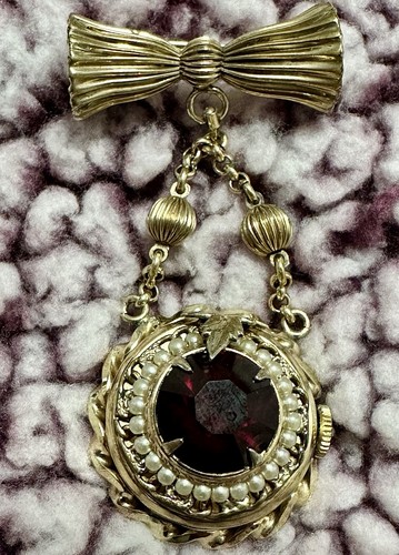 Bellissima spilla orologio